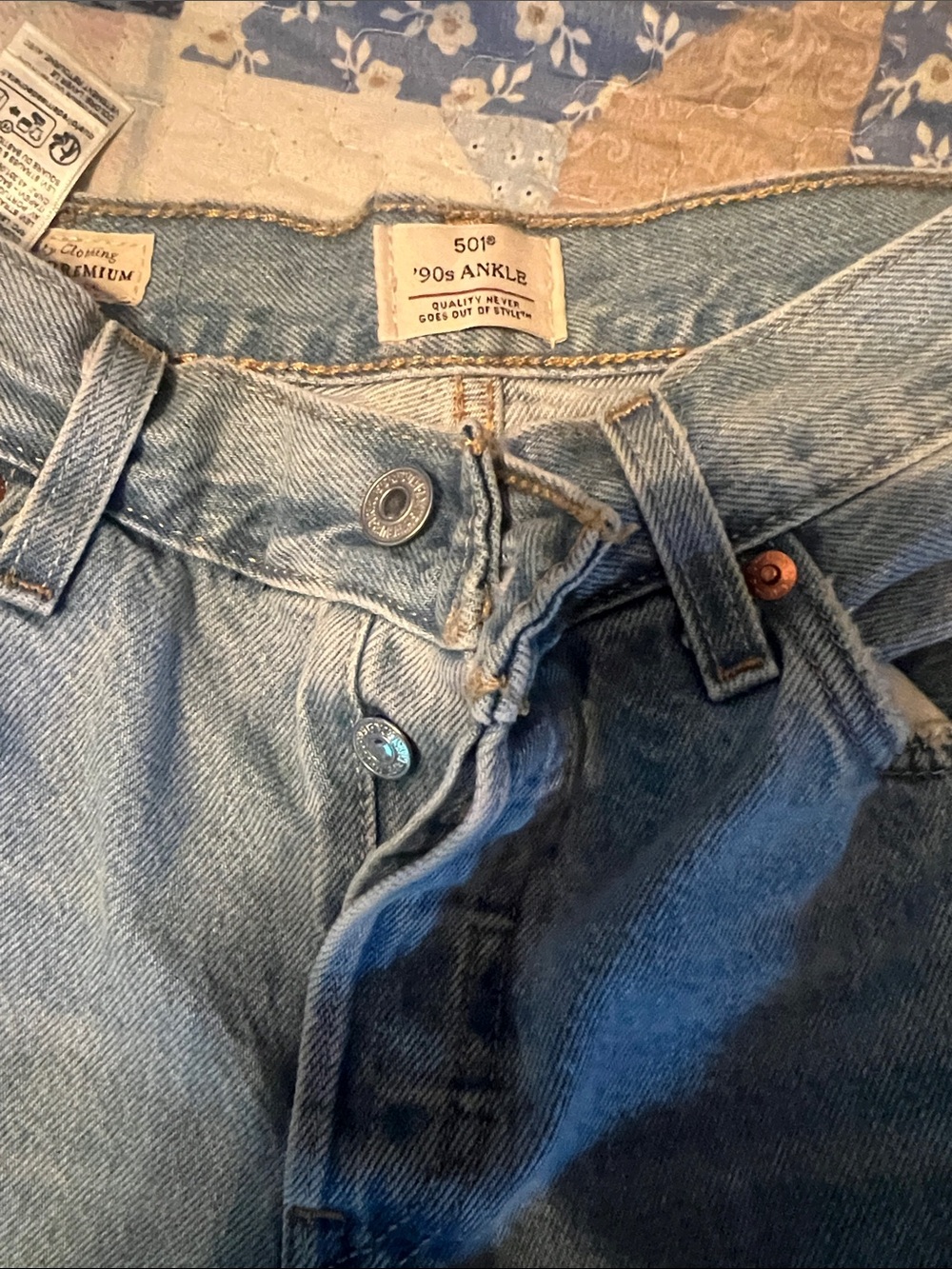 Levi's 501® '90s Ankle Light Blue Denim Jeans